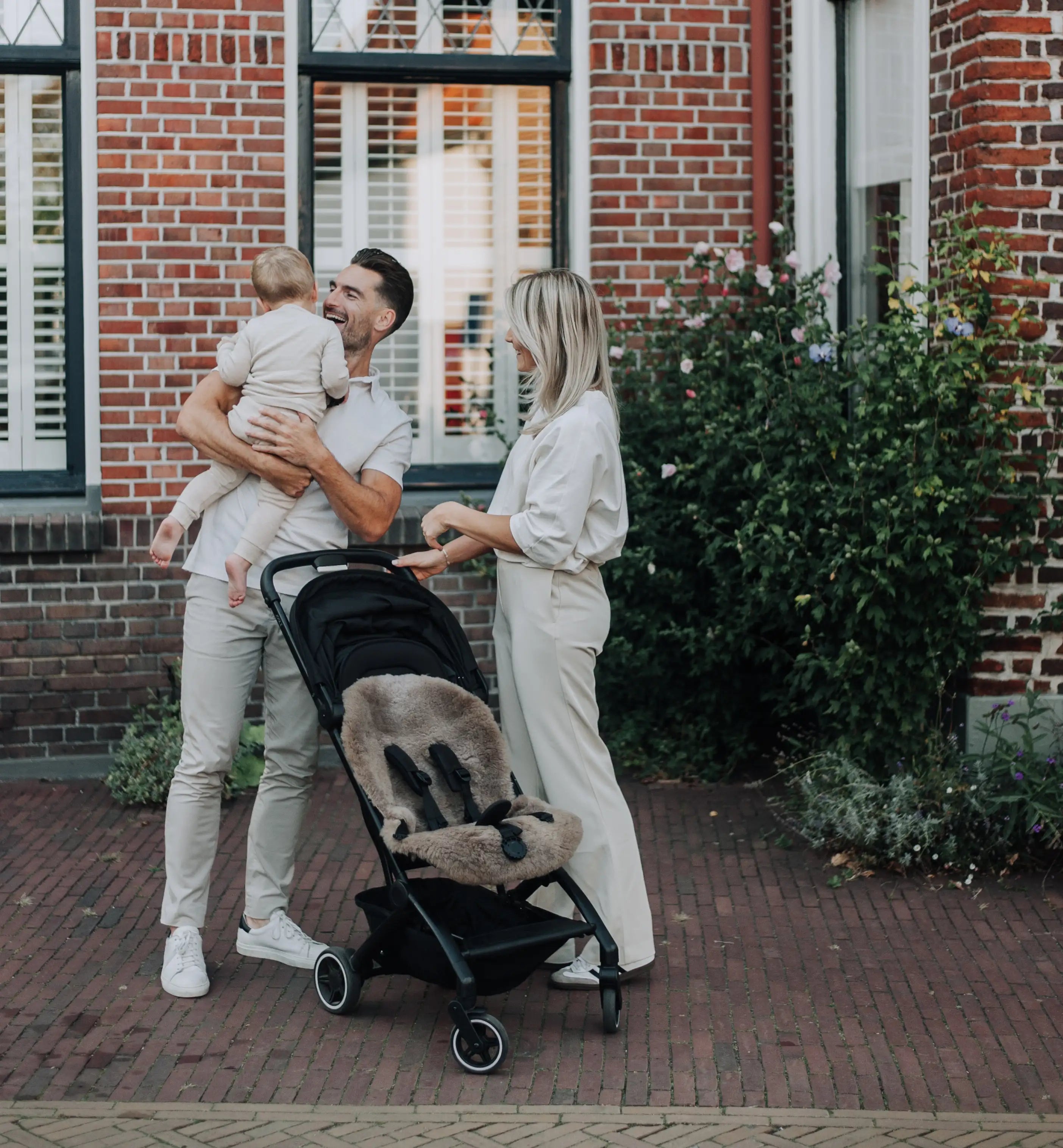 Schapenvacht met riemgaten voor Maxi-Cosi of kinderwagen